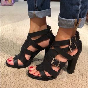 Pour La Victoire heels